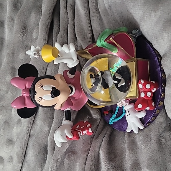 Minnie Mouse snow globe statue Disney - Picture 1 of 10